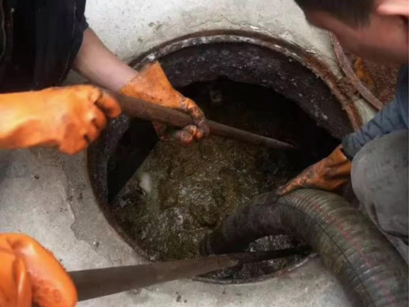 郭河镇清理化粪池时如何避免沼气的危害?